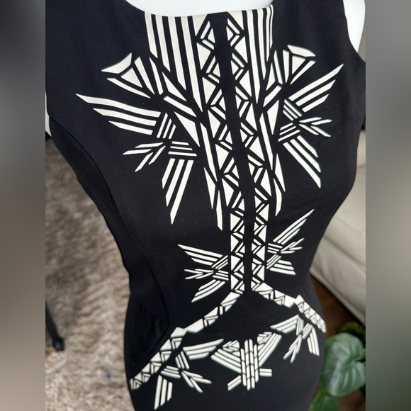 Twelfth Street by Cynthia Vincent SIZE 2 Black Scuba Dress With Geometric Design - Picture 2 of 12